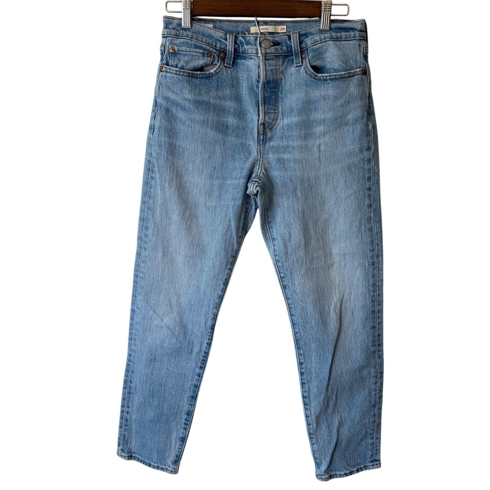 Levi's Premium Wedgie Fit Jeans Women's Size 28 Button‎ Fly High Rise Light Wash